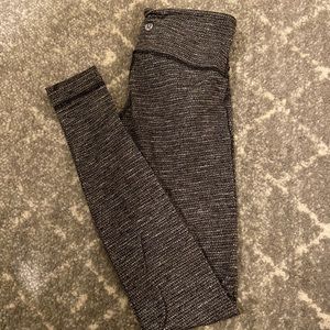 LULULEMON SIZE 4 WUNDER UNDER